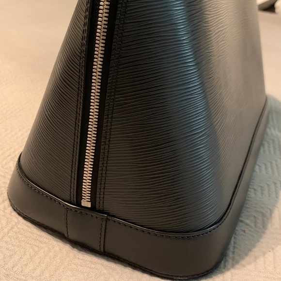 Louis Vuitton Alma GM - Picture 5 of 17